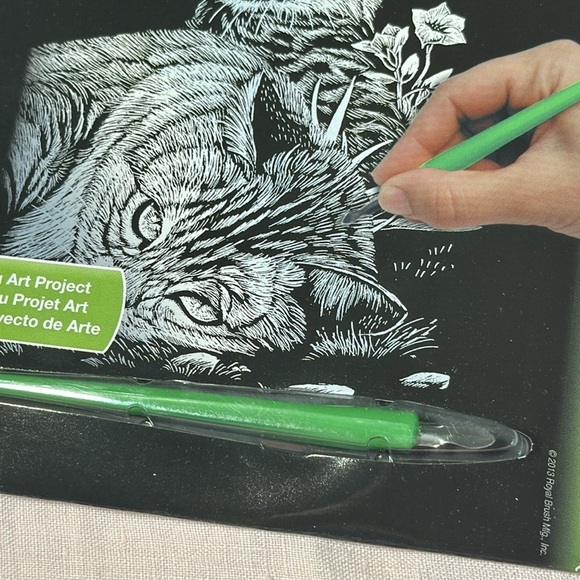 Royal & Langnickel 5"x7" Silver Foil Mini Engraving Tabby Cat & Kitten Art Kit - Picture 3 of 10